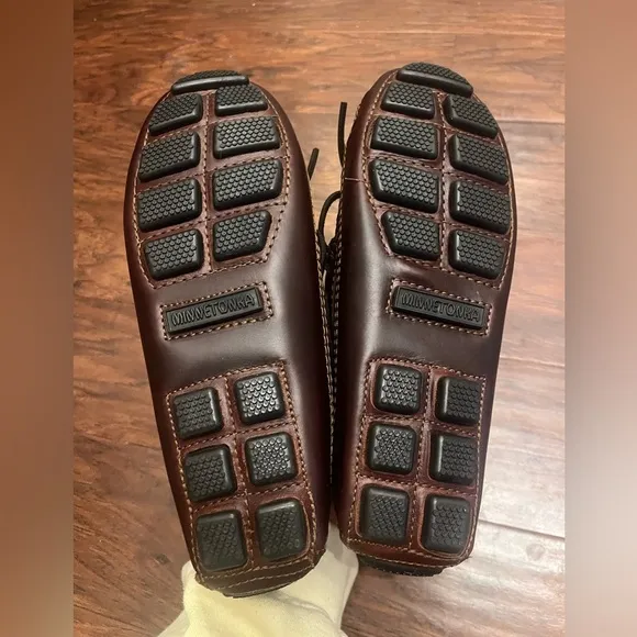 Classic Minnetonka Driving Mocassin-NWOT Men’s-size 8 and Women’s size 10