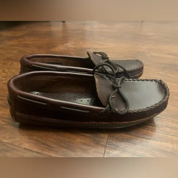 Classic Minnetonka Driving Mocassin-NWOT Men’s-size 8 and Women’s size 10