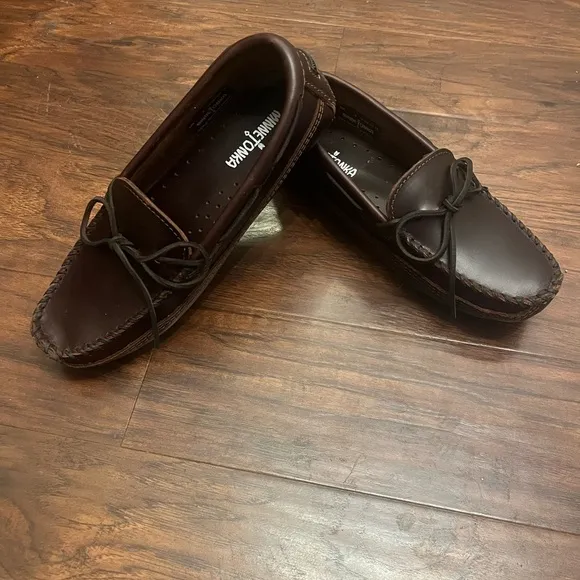 Classic Minnetonka Driving Mocassin-NWOT Men’s-size 8 and Women’s size 10