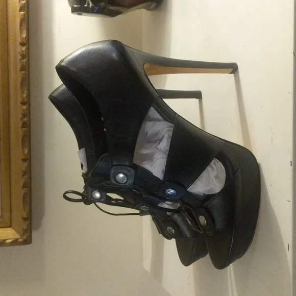 Coach Leslie Lace Up Sandals