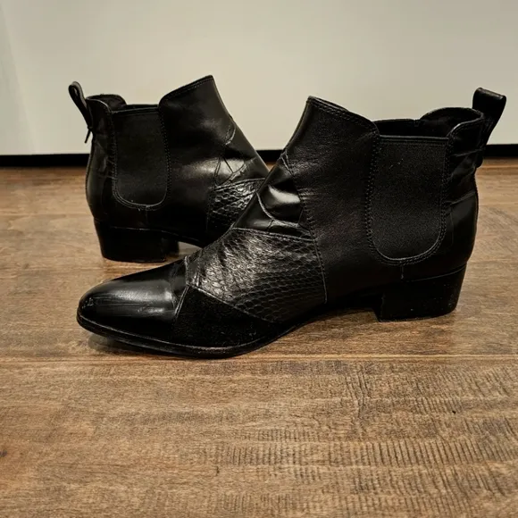 Coach Suffolk Patchwork Black Leather Women's Ankle Bootie sz 8m