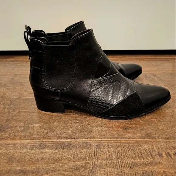 Coach Suffolk Patchwork Black Leather Women's Ankle Bootie sz 8m