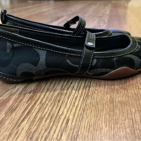 Coach Women's Black Signature Logo Mary Jane Shoes Leather and Canvas Joy Size 5