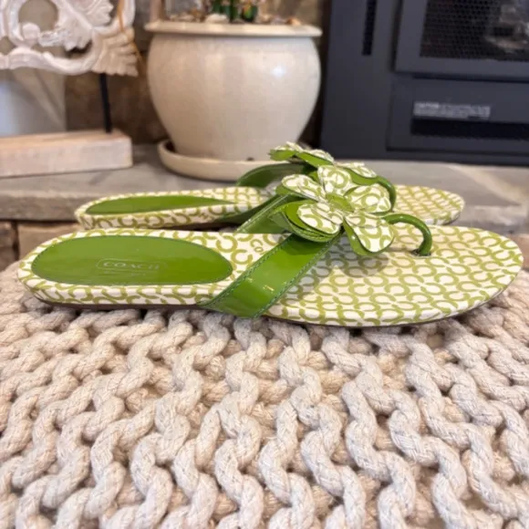 Coach Women's Patty Flower Green Flats Sandals Leather SZ 9B
