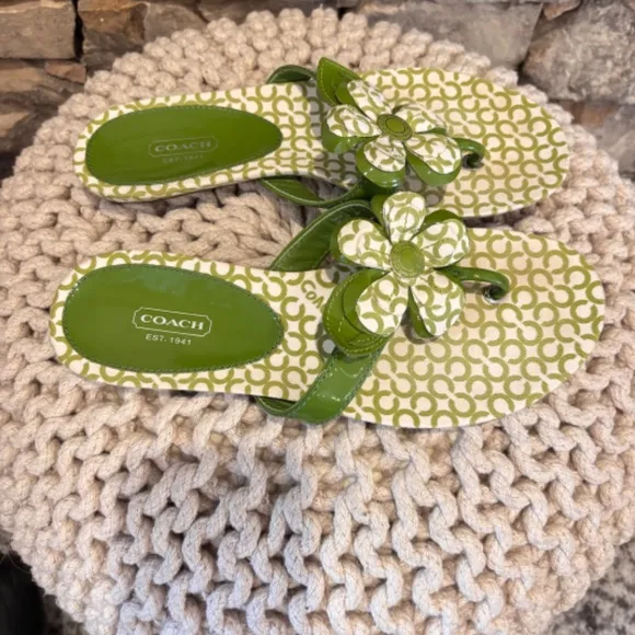 Coach Women's Patty Flower Green Flats Sandals Leather SZ 9B