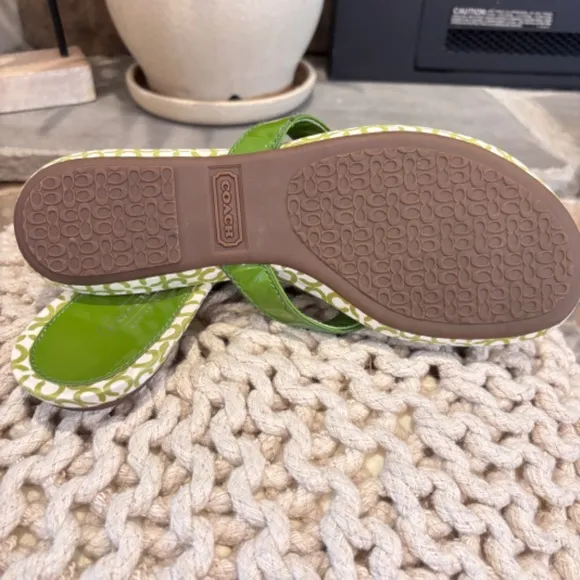 Coach Women's Patty Flower Green Flats Sandals Leather SZ 9B