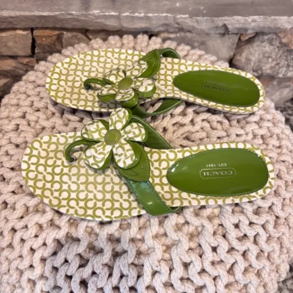 Coach Women's Patty Flower Green Flats Sandals Leather SZ 9B