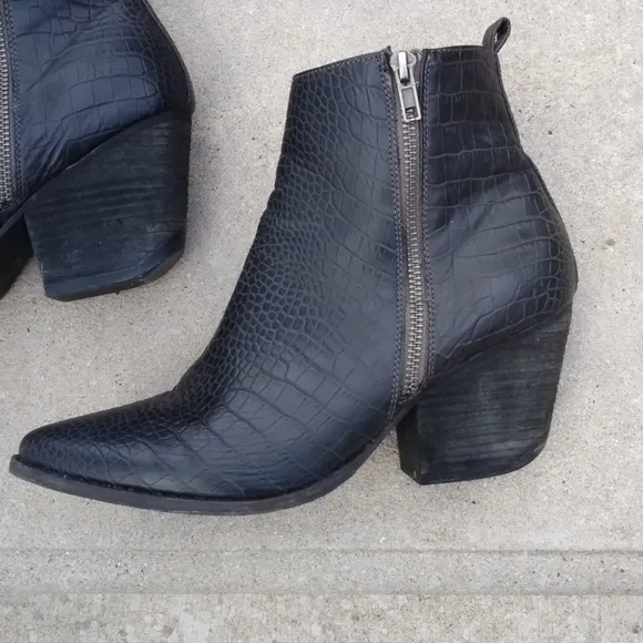 Coconuts by Matisse Black Marga Textured Bootie size 9.5