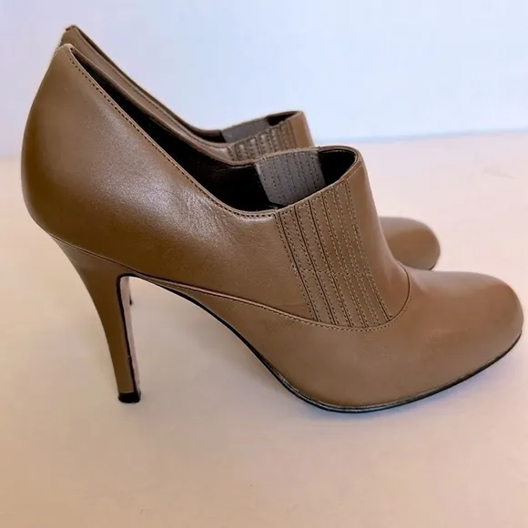 Cole Haan Nike Ankle Heeled Boots size 7B