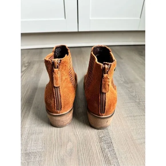 Cole Haan Val Genuine Suede Leather Heeled Ankle Boots Booties 6.5 British Tan