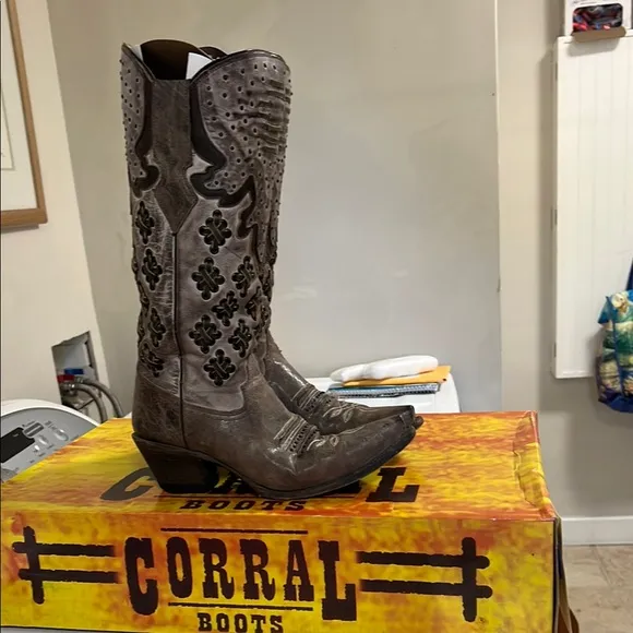 Corral Brown Heeled Boots