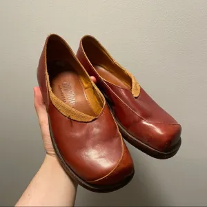 Cydwoq Women’s Red Leather Made in The USA Clogs Size 35