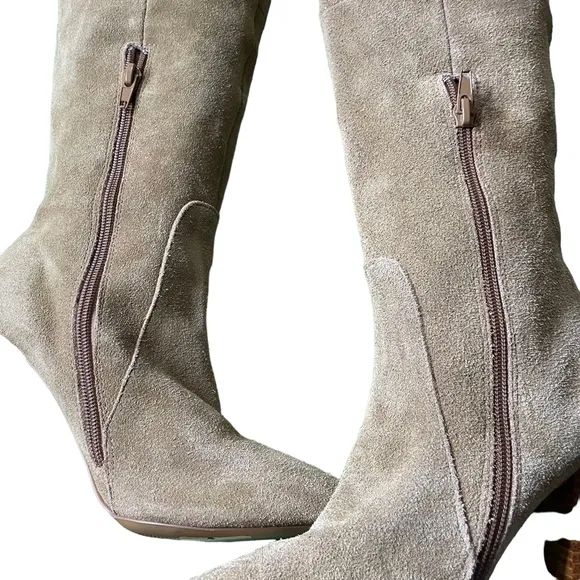 Cynthia Rowley DLUXE tan suede boots size 6.5M