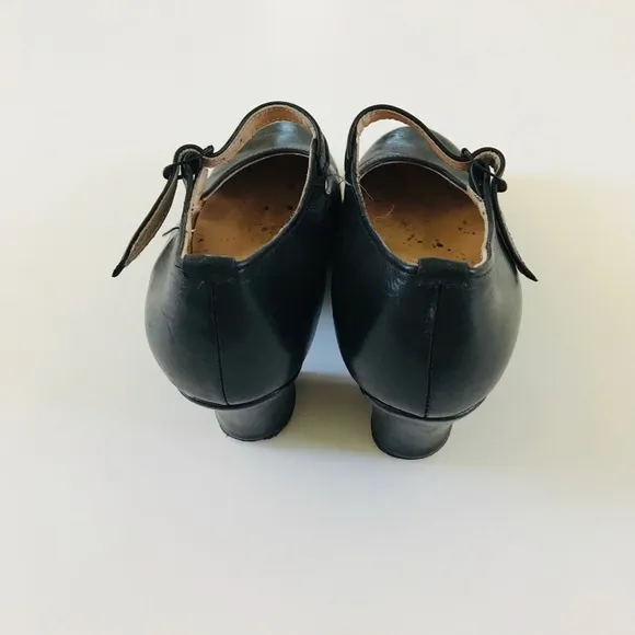 Dance leather shoes