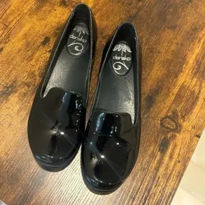 Dansko black pattent leather flats size EU 41 US 10.5