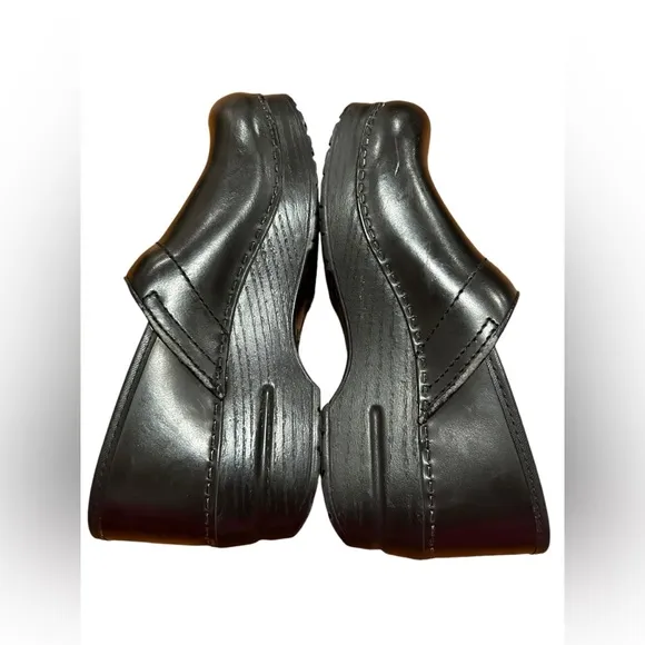Dansko Professional slip resistant Black Leather Clogs| medical shoes 38 | 7.5