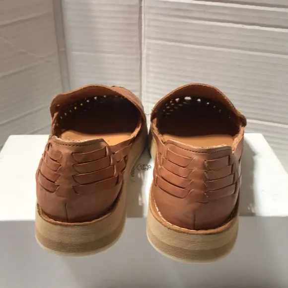 D’ARTE Mexican huaraches leather flats made in Mexico. NWOT