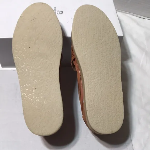 D’ARTE Mexican huaraches leather flats made in Mexico. NWOT