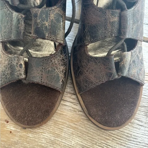 DIBA True “Trendee” Distressed Gladiator Leather Lace-Up Sandals Womens Sz 8 EUC