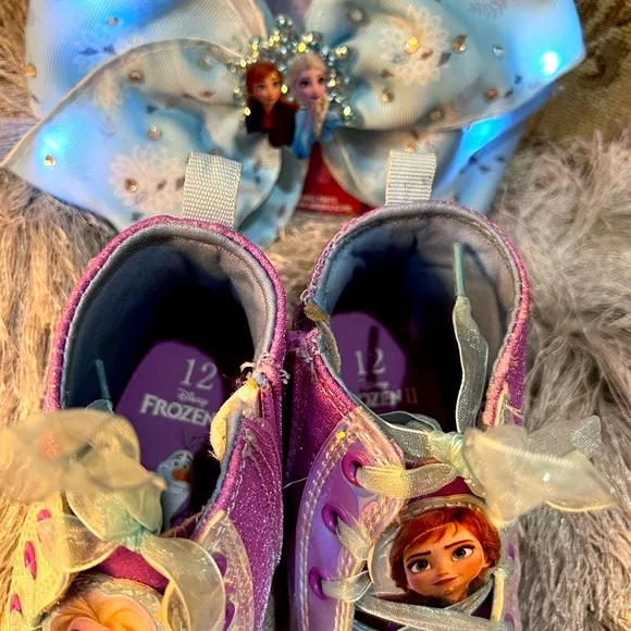 DISNEY FROZEN GIRLS BUNDLE!!! ❄️🤍❄️MATCHING SHOES &amp; LIGHT-UP HAIR BOWS !!!