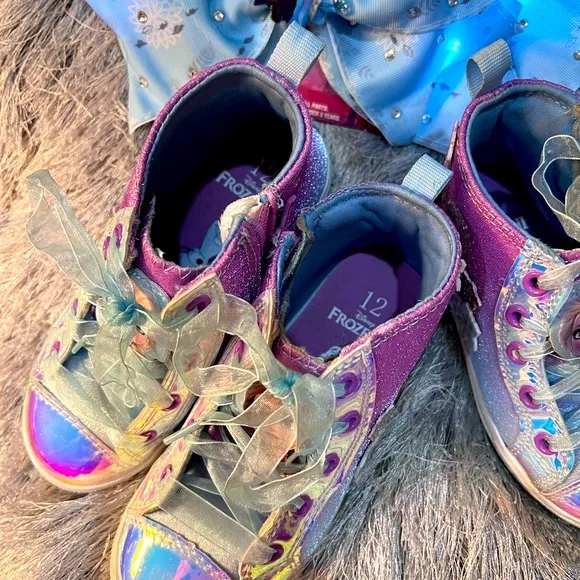 DISNEY FROZEN GIRLS BUNDLE!!! ❄️🤍❄️MATCHING SHOES &amp; LIGHT-UP HAIR BOWS !!!