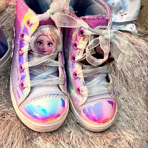 DISNEY FROZEN GIRLS BUNDLE!!! ❄️🤍❄️MATCHING SHOES &amp; LIGHT-UP HAIR BOWS !!!