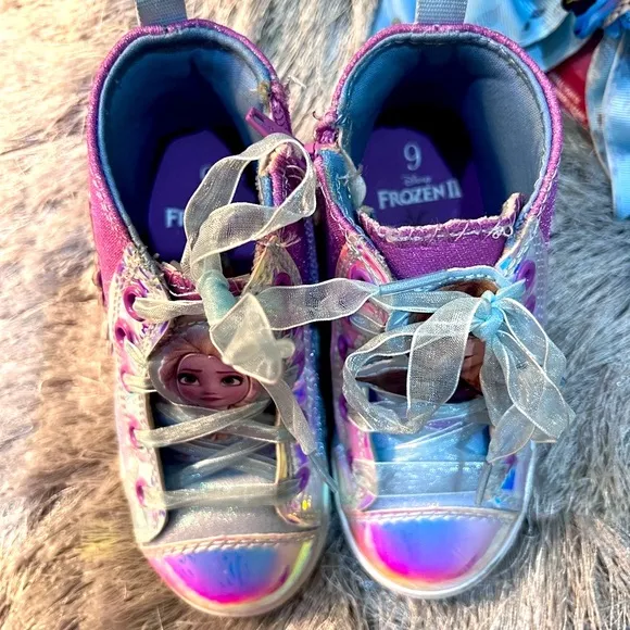 DISNEY FROZEN GIRLS BUNDLE!!! ❄️🤍❄️MATCHING SHOES &amp; LIGHT-UP HAIR BOWS !!!