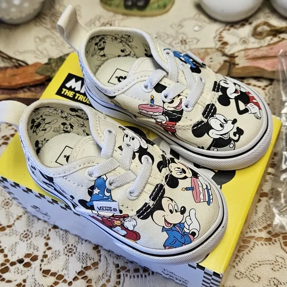 Disney White and Black Cartoon Sneakers