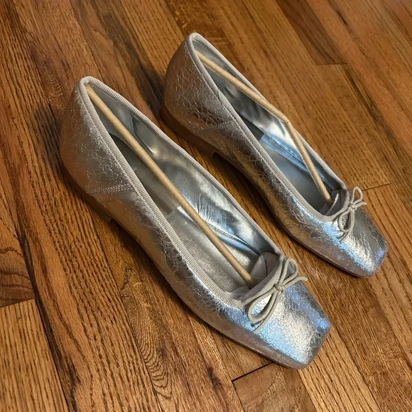 Dolce Vita Anisa Ballet Flats Silver Distressed Leather