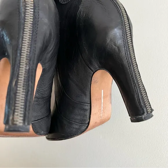 Dolce Vita Black Leather Back Exposed Zipper Tall Heeled Boots.  Size 8