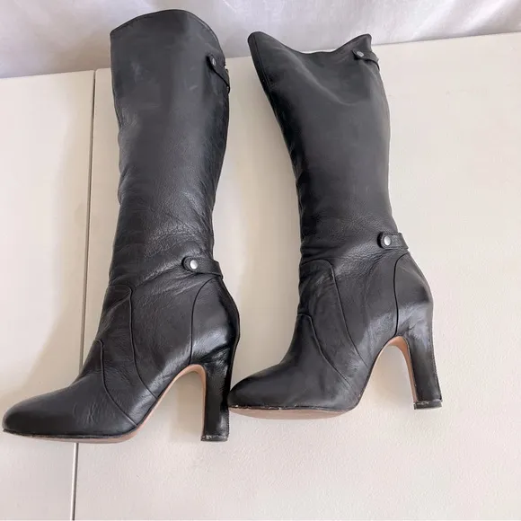 Dolce Vita Black Leather Back Exposed Zipper Tall Heeled Boots.  Size 8