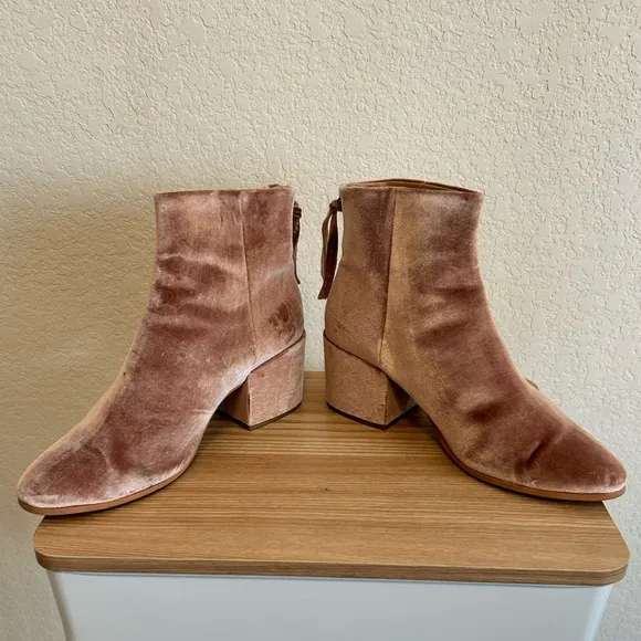 Dolce Vita Dusty Pink Velvet Ankle Boots Size 10