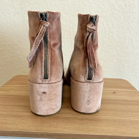 Dolce Vita Dusty Pink Velvet Ankle Boots Size 10