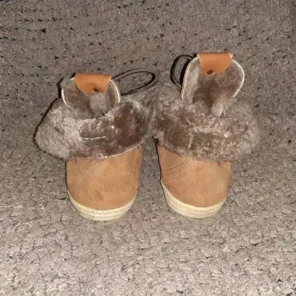 DOLFIE-LOUIS-High Top Moccasins-Caramel Suede-Shearling Lined-Sz 39-Excellent