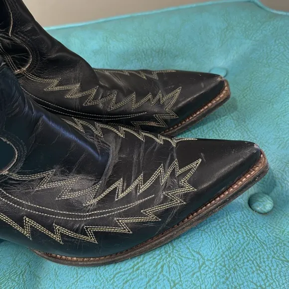 Don Quijote black cowgirl boots beautiful embroidery design printed toe 10B