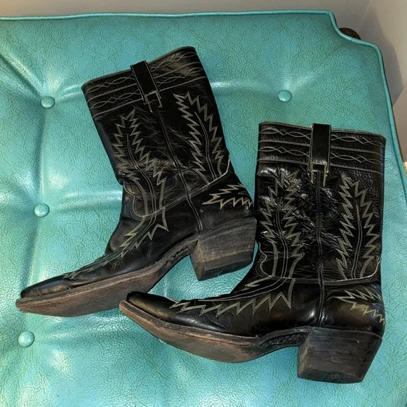 Don Quijote black cowgirl boots beautiful embroidery design printed toe 10B