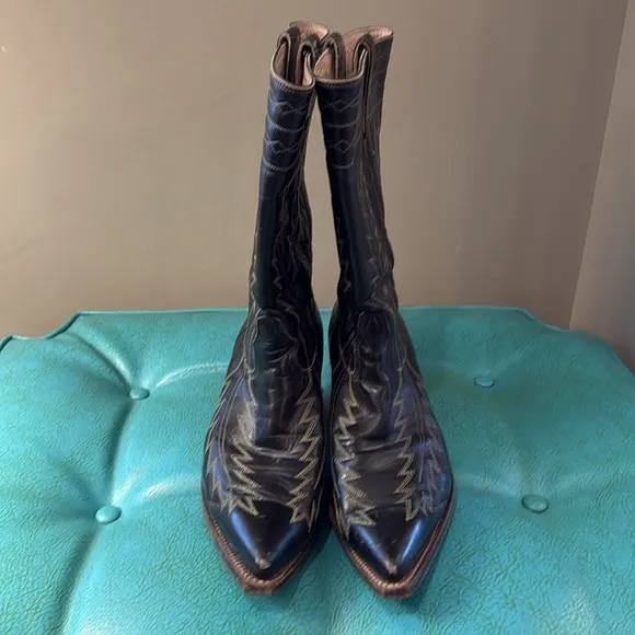 Don Quijote black cowgirl boots beautiful embroidery design printed toe 10B