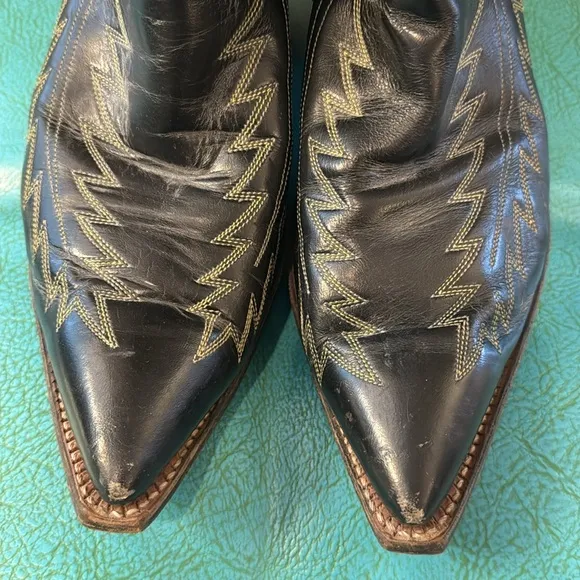 Don Quijote black cowgirl boots beautiful embroidery design printed toe 10B