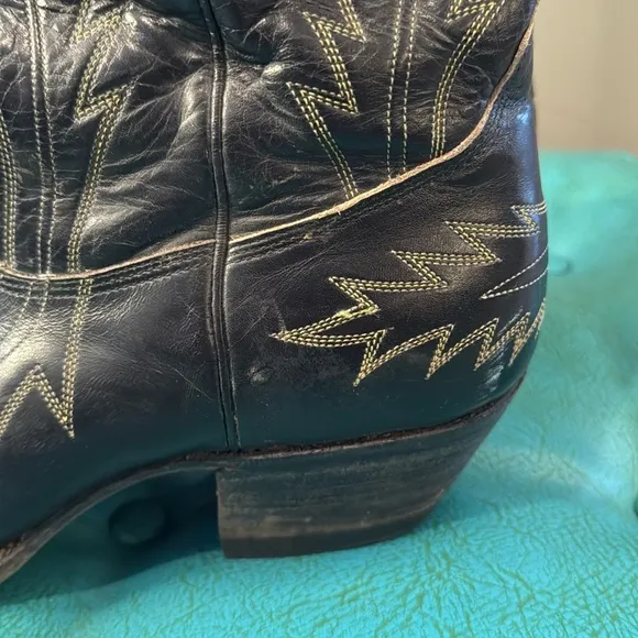 Don Quijote black cowgirl boots beautiful embroidery design printed toe 10B