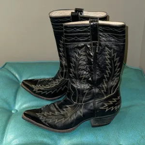 Don Quijote black cowgirl boots beautiful embroidery design printed toe 10B