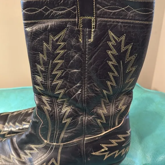 Don Quijote black cowgirl boots beautiful embroidery design printed toe 10B