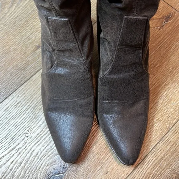 Donald J Pliner Brown Pull On Tall Heeled Boots Size 10M