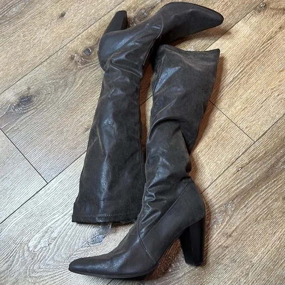 Donald J Pliner Brown Pull On Tall Heeled Boots Size 10M