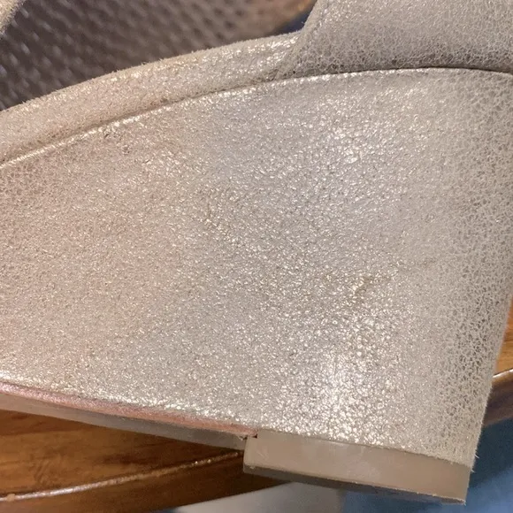 DONALD J. PLINER - SIZE 9 - BEIGE LEATHER WEDGE PEEP TOE SANDAL - BACK ZIP S6