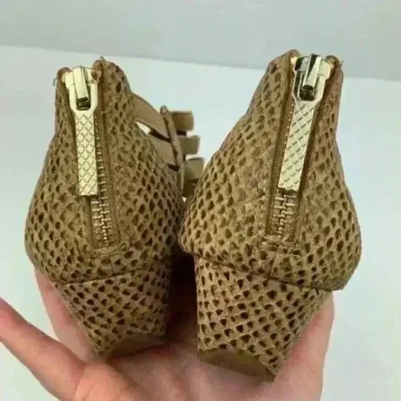 Donald J Pliner thong wedges size 8 Deena brown leather snakeskin print sandals