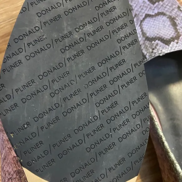 Donald pliner deedee leather flats