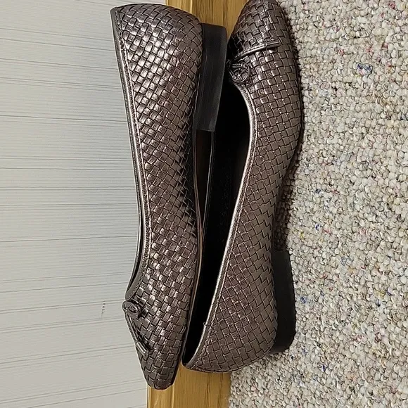 Donald Pliner Juliet Ballet Flat In Pewter Sz 8. Leather Upper And Soles.