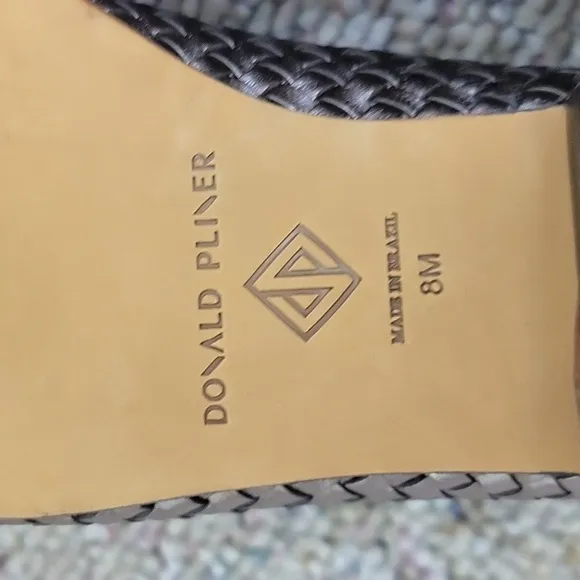 Donald Pliner Juliet Ballet Flat In Pewter Sz 8. Leather Upper And Soles.