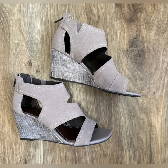 Donald Pliner Panya Cut Out Wedge Sandals Size 8 M LNC
