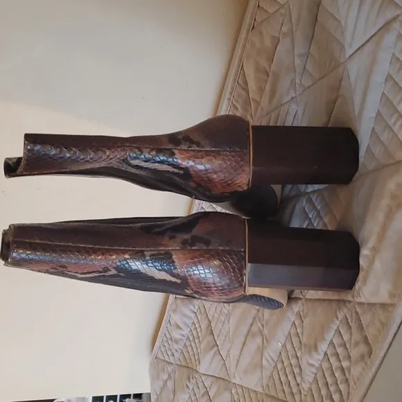 Donald pliner womans leather boots size 10.blue / brown snakeprint.